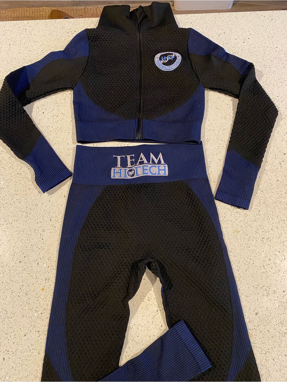Hi-TechTeam Black and Blue High-Waist Leggings and Crop top with long sleeves